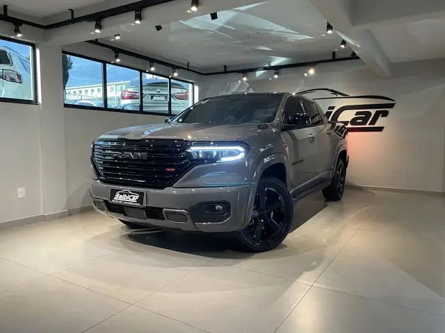 Carro RAM Rampage 2024 R/T 2.0 Turbo