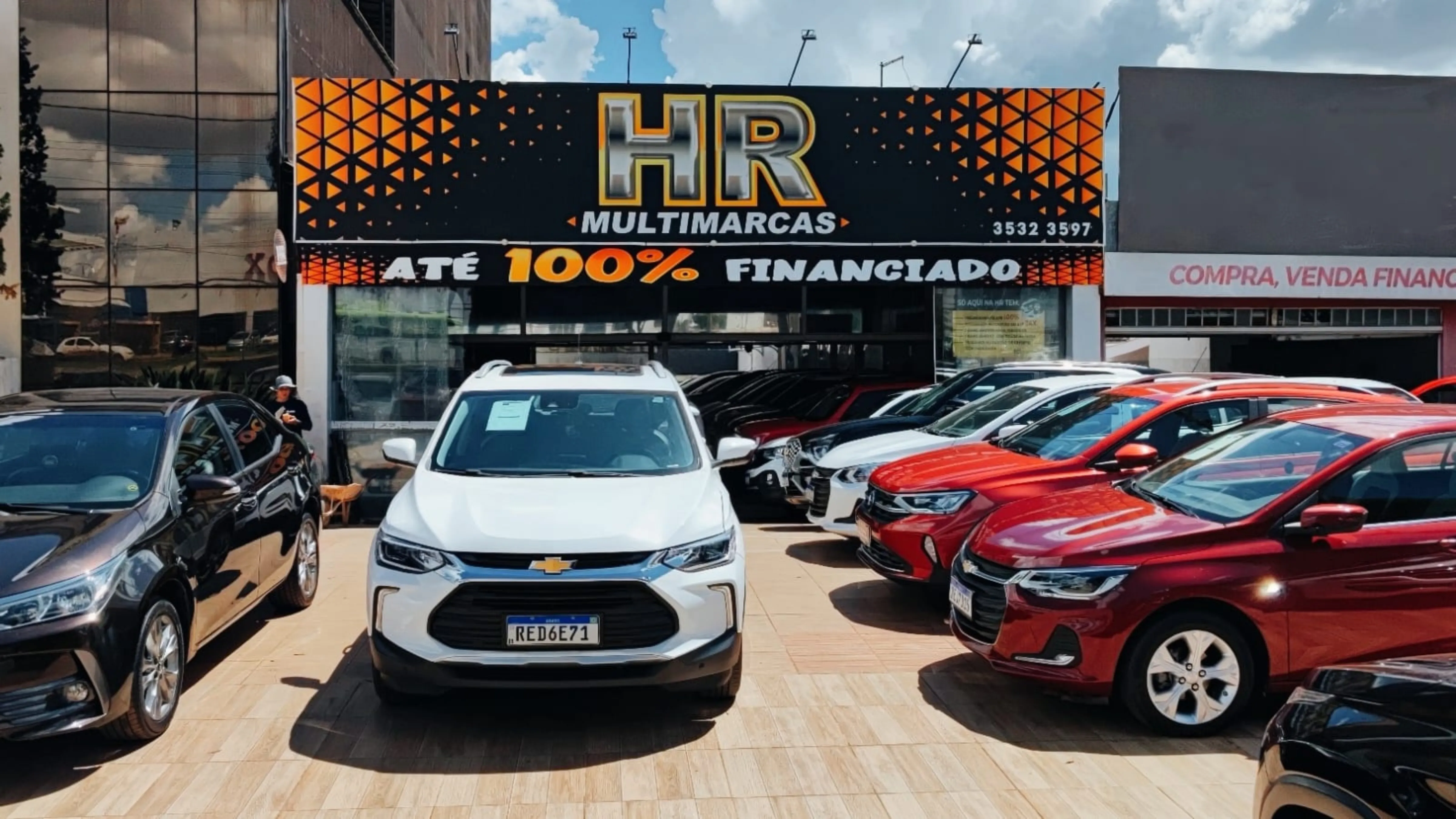 Fachada da loja Veículos à venda em HR MULTIMARCAS - Brasília - DF | Mobiauto
