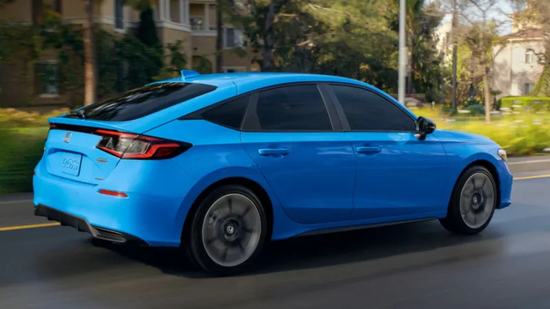 Honda Civic 2025 híbrido traz visual de Type R e mais torque que o Si