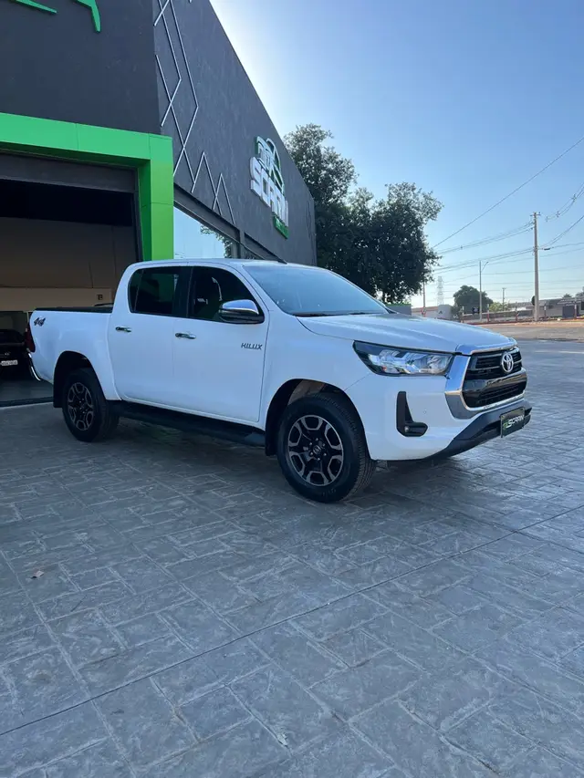 Carro Toyota Hilux Cabine Dupla 2023 SRV 4x4 2.8 Diesel