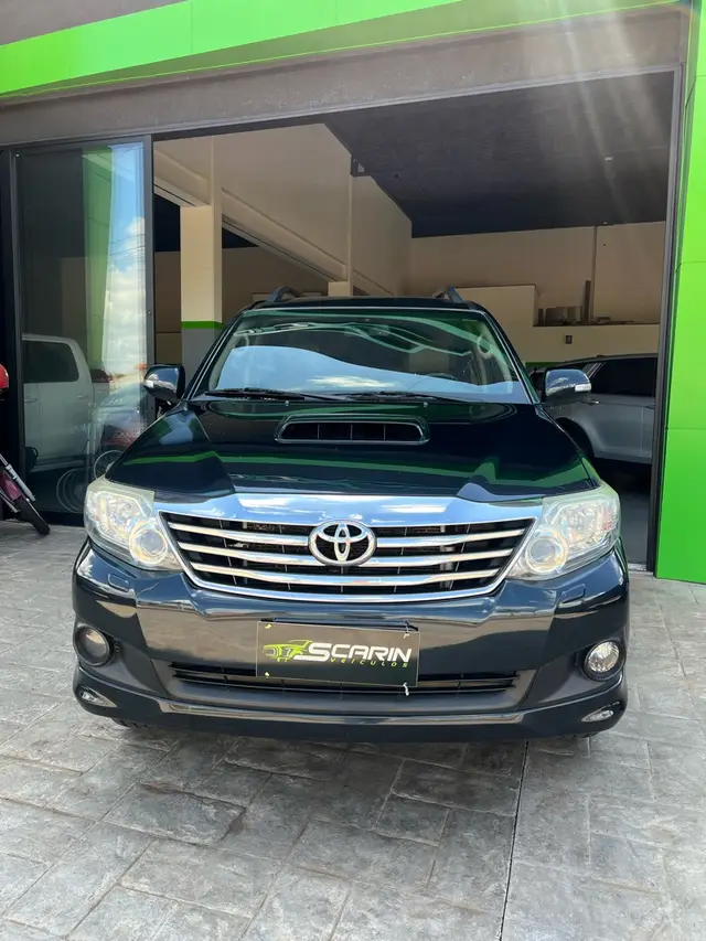 Carro Toyota Hilux SW4 2012 SRV 3.0 4X4 (7 Lugares)