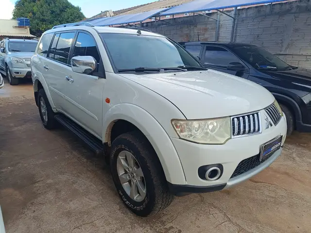 Carro Mitsubishi Pajero Dakar 2013 3.2 4WD (Aut)
