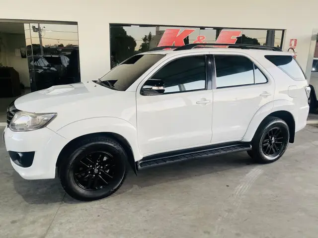 Carro Toyota SW4 2015 Hilux  3.0 TDI 4x4 SRV 5L