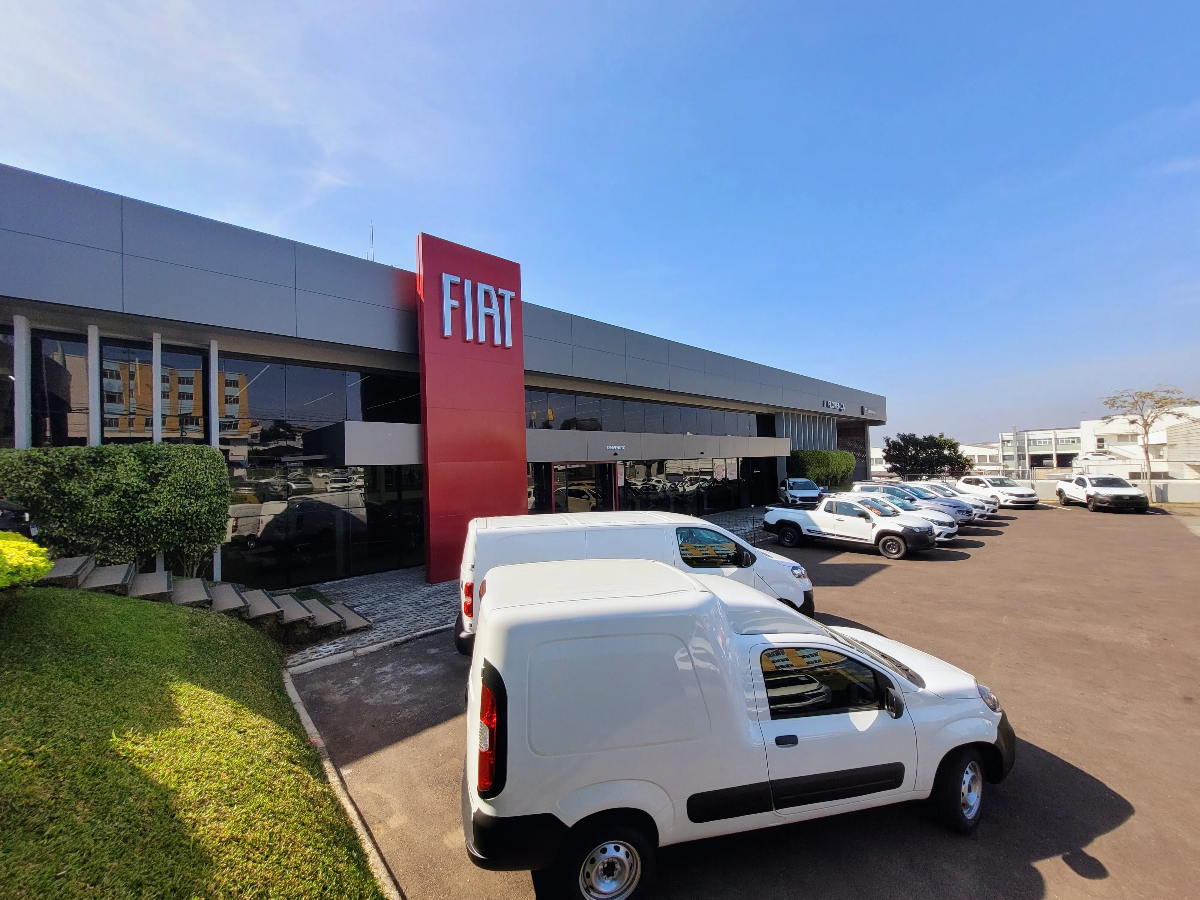 Fachada da loja Fiat Florença - Curitiba - PR
