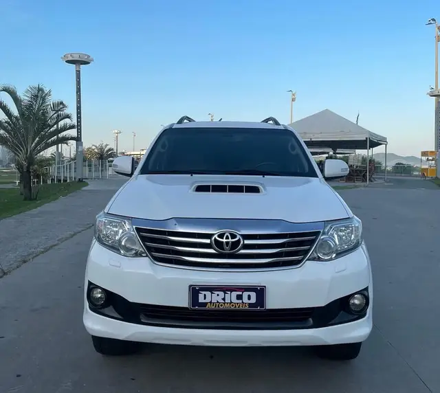 Carro Toyota Hilux SW4 2014 3.0 TDI 4x4 SRV 5L