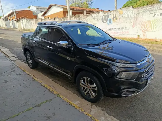 Carro Fiat Toro 2017 Volcano 2.0 diesel AT9 4x4