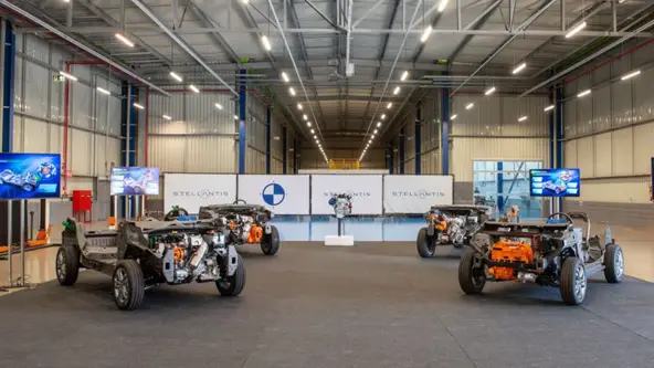 Fábrica de Minas Gerais será responsável pelos motores híbridos, enquanto no Rio de Janeiro serão feitos carros da Citroën 