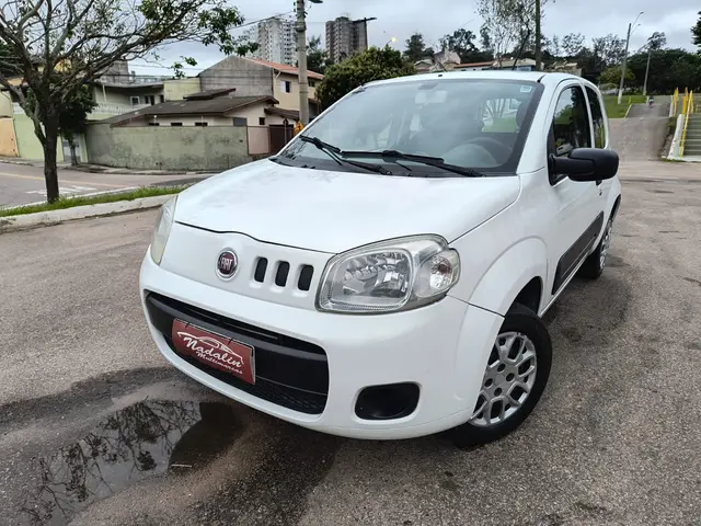 Carro Fiat Uno 2014 Vivace 1.0 8V (Flex) 2p
