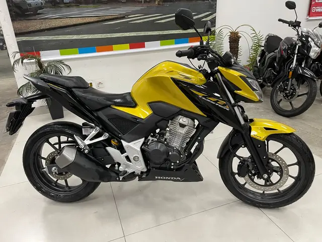 Carro Honda CB 300F Twister 2024 Standard