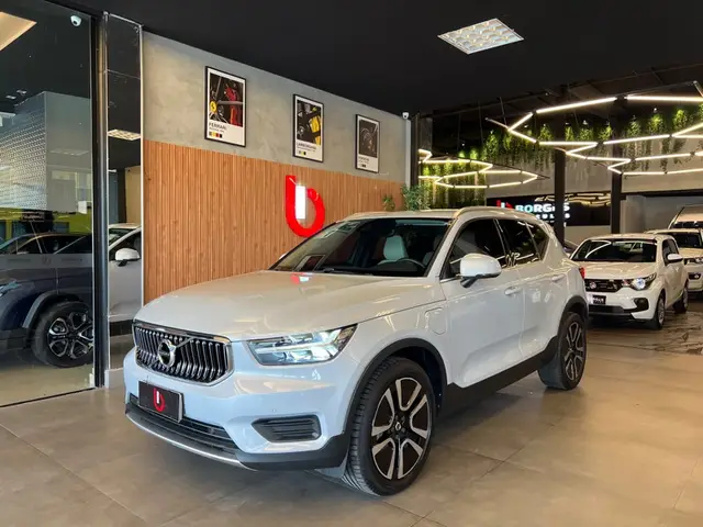 Carro Volvo XC40 2021 Momentum 1.5 T5 Hybrid AWD (Aut)