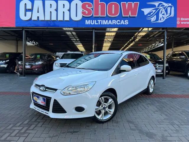 Carro Ford Focus Hatch 2014 SE Plus 2.0 16V PowerShift
