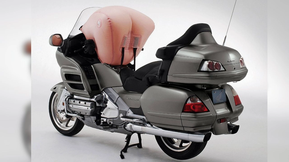 Das centrais multimídias aos radares e sensores, motos estão ficando tão equipadas quanto automóveis