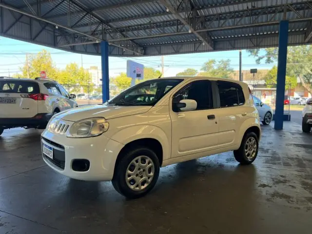 Carro Fiat Uno 2011 Attractive 1.4 8V (Flex) 4p