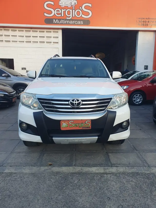 Carro Toyota Hilux SW4 2014 2.7 4x2 SR