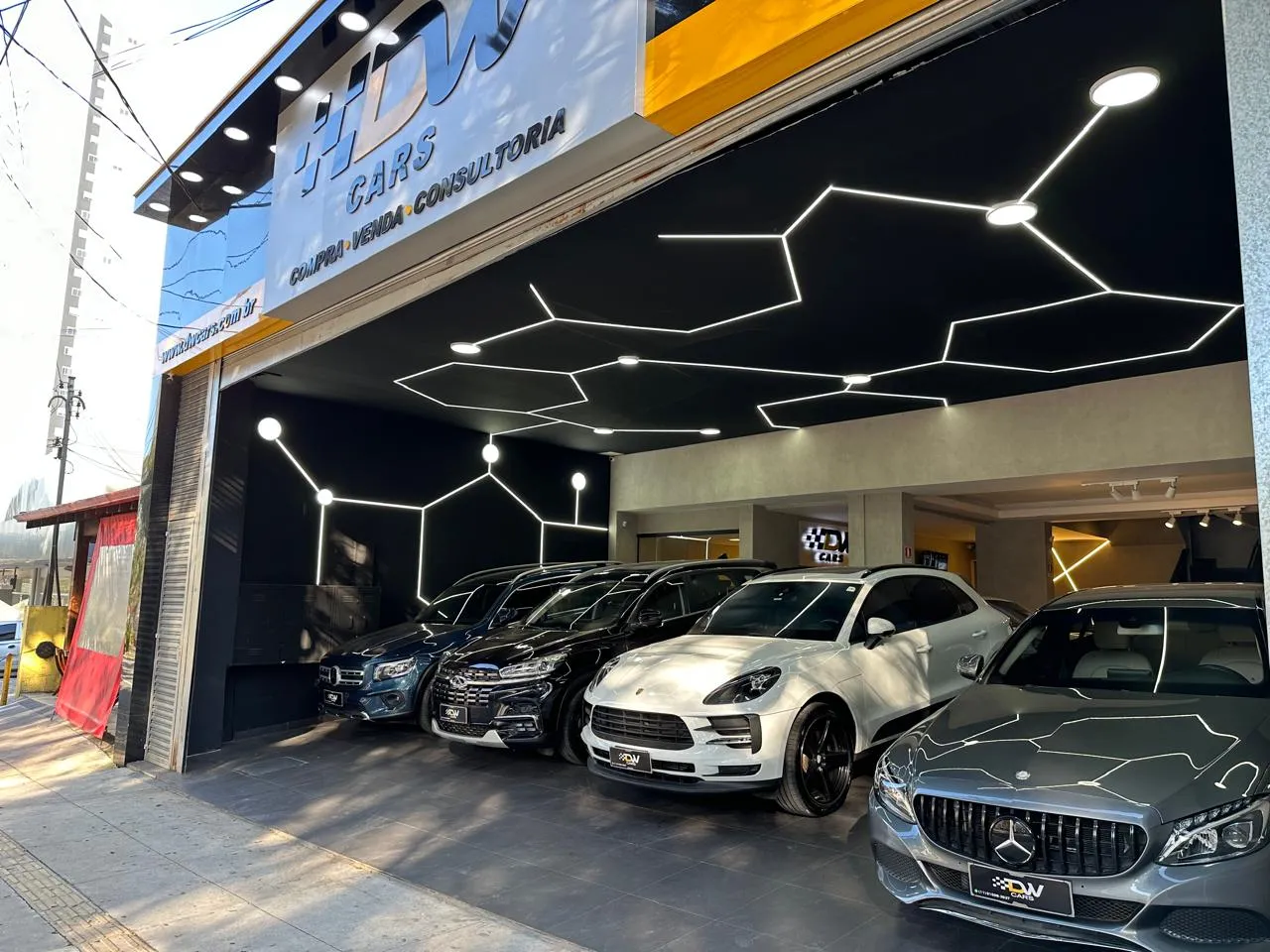 Fachada da loja DW CARROS LTDA - São Paulo - SP