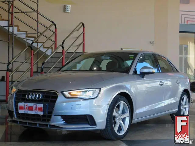 Carro Audi A3 2016 1.4 TFSI Ambiente S Tronic