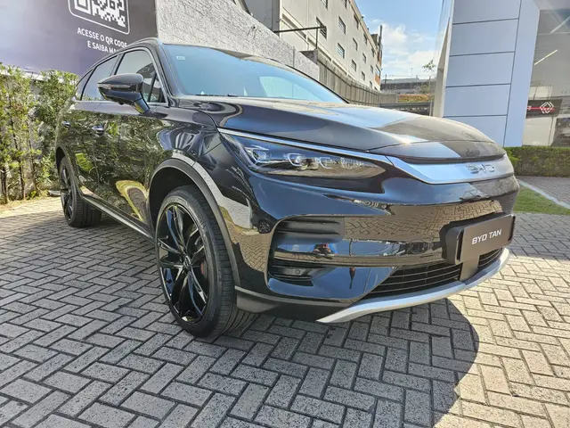 Carro BYD Tan 2025 EV