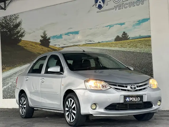 Carro Toyota Etios Sedan 2014 X 1.5 (Flex)