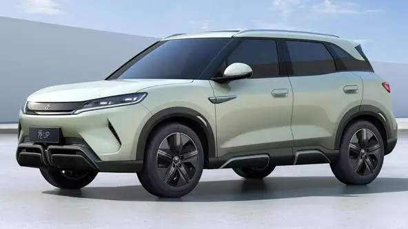 Com previsão de chegar ao Brasil em 2025, o BYD Yuan Pro é a aposta da montadora no segmento de SUVs compactos