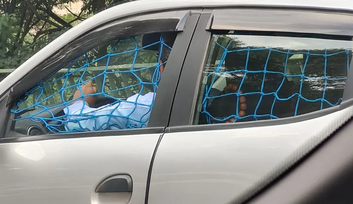 Imagem registrada em São Paulo mostra sistema que impede o roubo principalmente de celulares