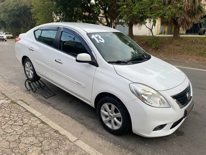 Nissan Versa 1.6 16V S (Flex)
