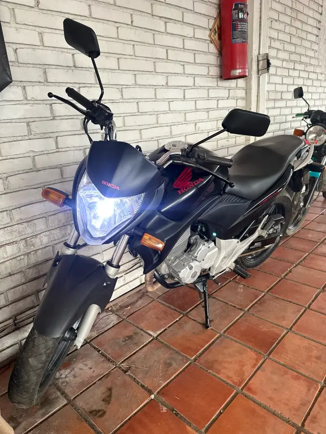 Carro Honda CB 300R 2011 Standard