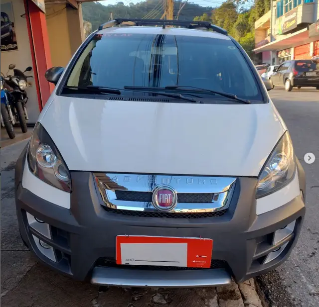 Carro Fiat Idea 2015 Attractive 1.4 8V (Flex)