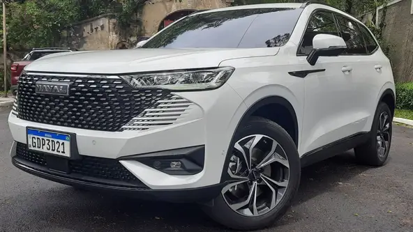 SUV continua potente, mas bateria teve capacidade reduzida em relação ao PHEV34