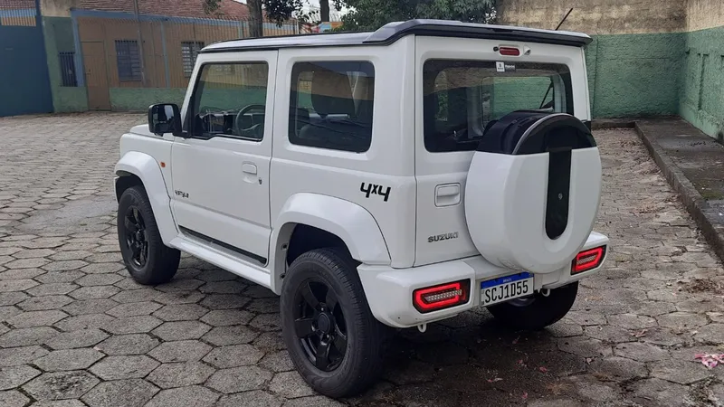 Suzuki Jimny chega à linha 2025 com desconto; veja preços e versões