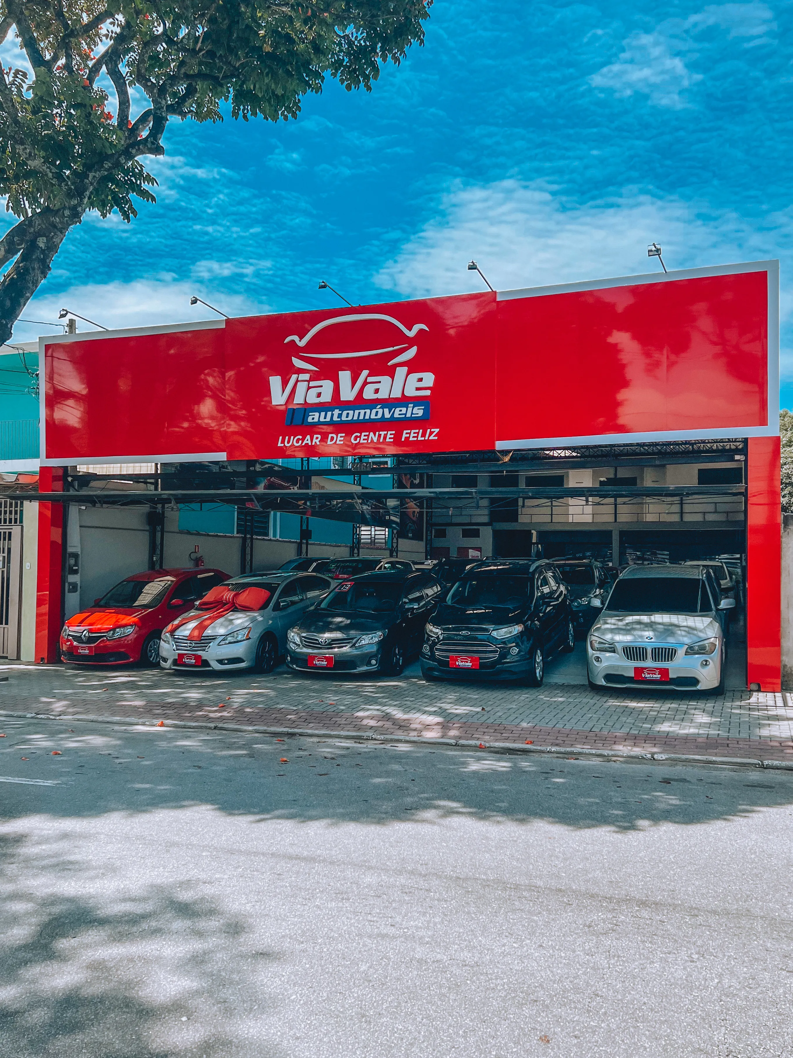 Fachada da loja Veículos à venda em Via Vale Automóveis - São José dos Campos - SP | Mobiauto