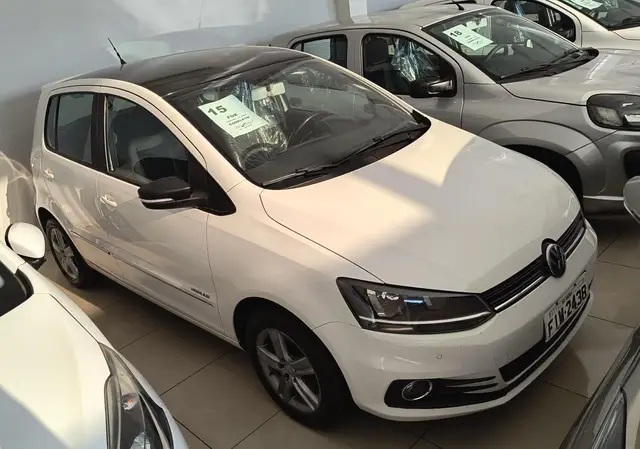 Carro Volkswagen Fox 2015 Highline 1.6 16v MSI (Flex)