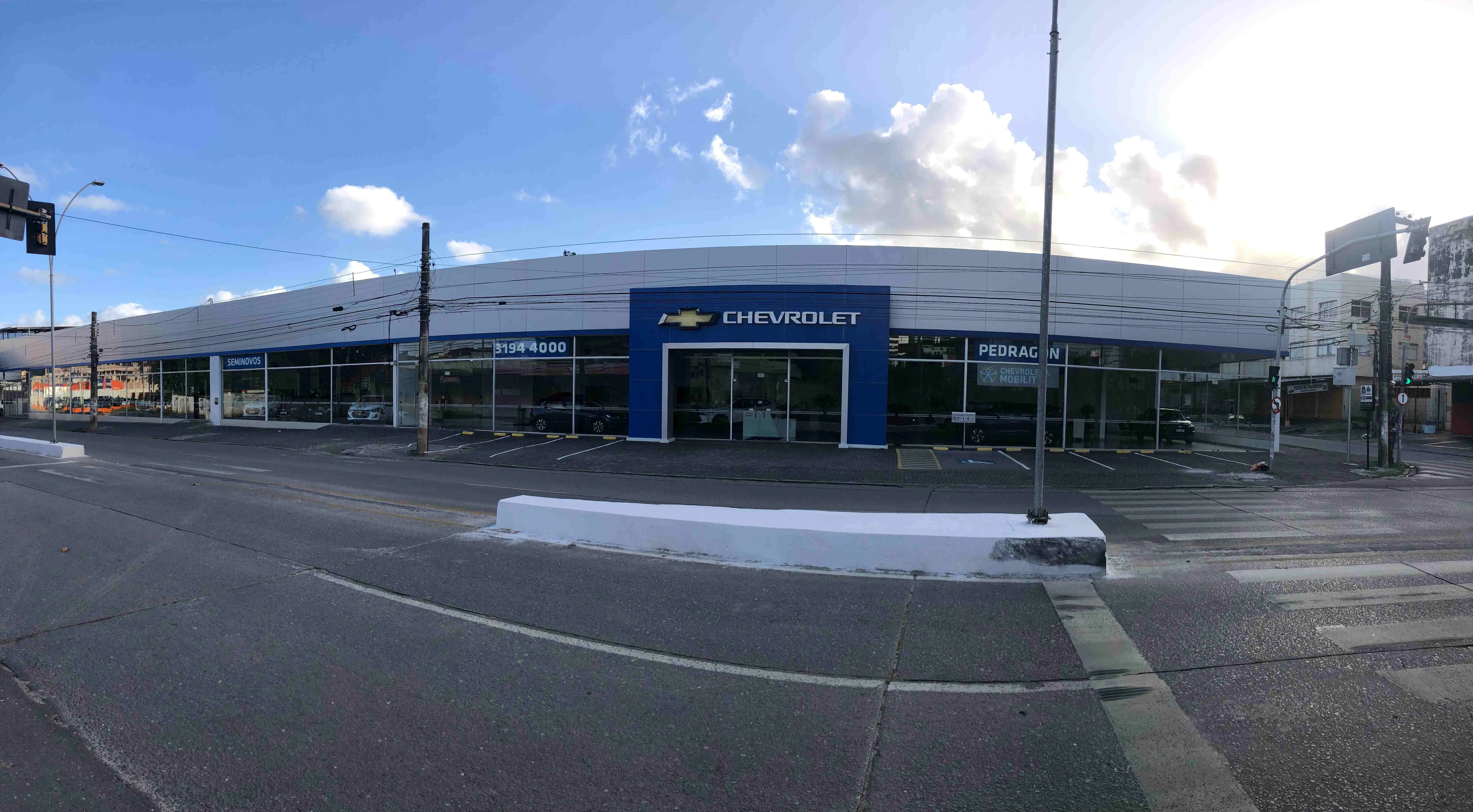 Fachada da loja Veículos à venda em PEDRAGON AVENIDA NORTE - Recife - PE | Mobiauto