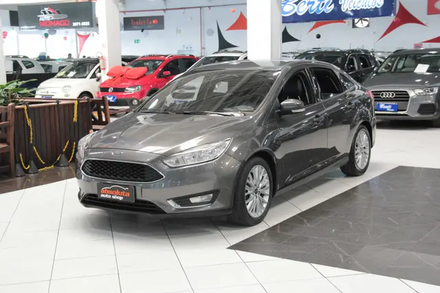 Carro Ford Focus Sedan 2017 SE 2.0 PowerShift