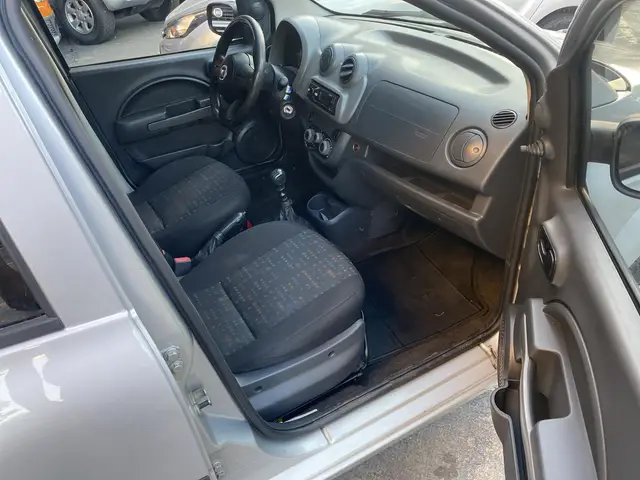 Carro Fiat Uno 2014 Vivace 1.0 8V (Flex) 4p
