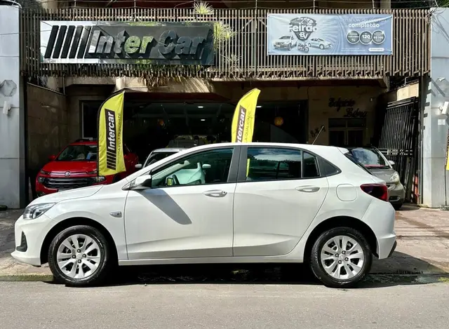 Carro Chevrolet Onix 2023 LT 1.0