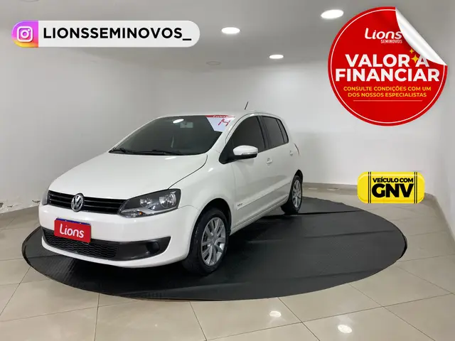 Carro Volkswagen Fox 2014 1.0 TEC (Flex) 2p