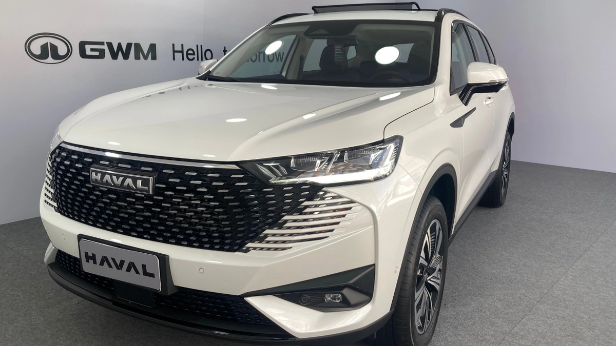 Nova versão do SUV híbrido chegou com bateria menor e com mudanças no acabamento interior