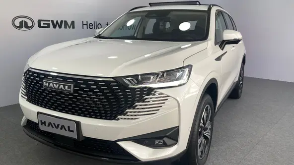Nova versão do SUV híbrido chegou com bateria menor e com mudanças no acabamento interior