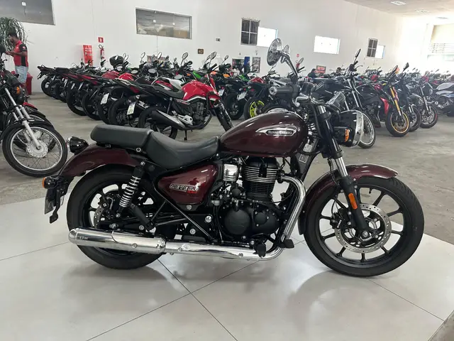 Carro Royal Enfield Meteor 350 2023 Stellar