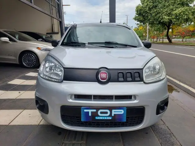 Fiat Uno Attractive 1.0 (Flex) 4p