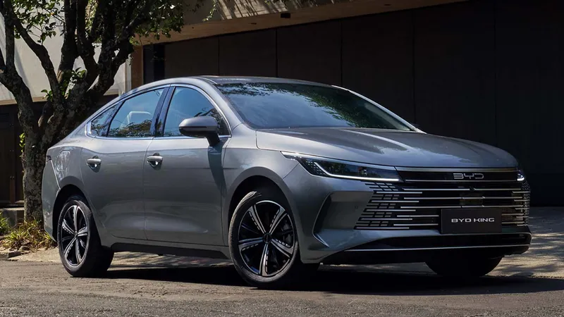 BYD King: 7 truques para enfrentar o Toyota Corolla 