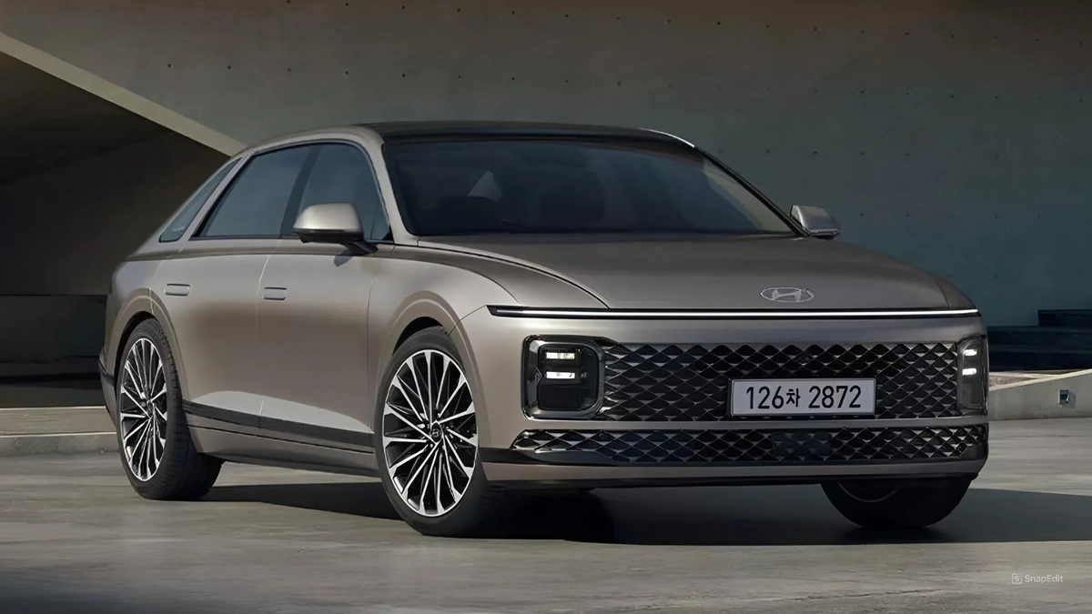 Recém-chegado à linha 2025, o Hyundai Azera se encontra com um visual irreconhecível para os brasileiros