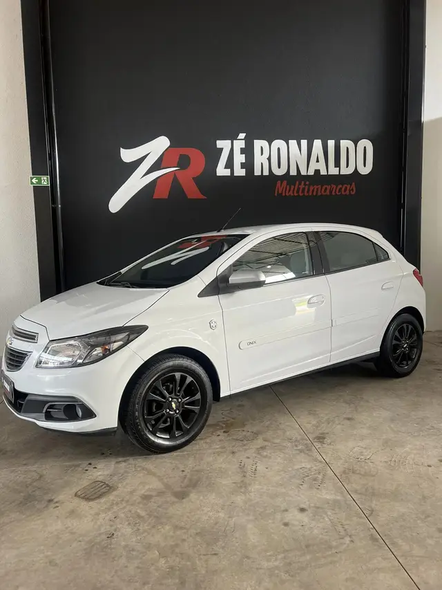 Carro Chevrolet Onix 2015 1.0 LT SPE/4