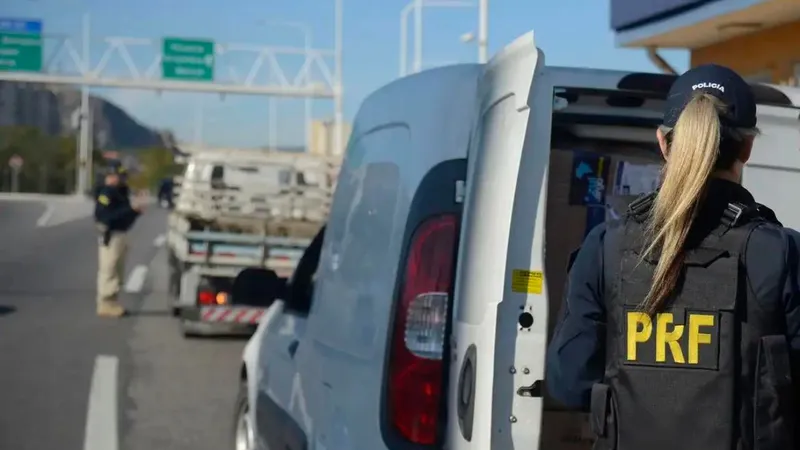 Carros, motos, ônibus e caminhões: em qual estado a PRF mais apreende veículos