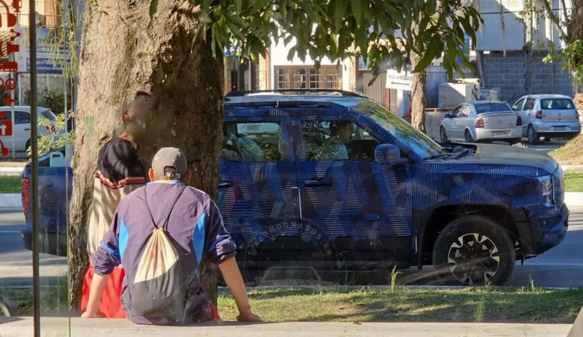 Picape híbrida será lançada em outubro, mas já é vista circulando com camuflagem
