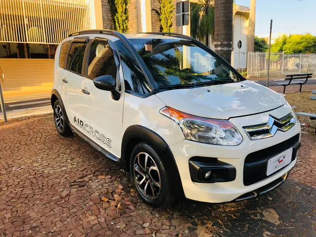 Carro Citroën C3 Picasso 2015 Exclusive 1.6 VTI 120 (Flex) (Aut)
