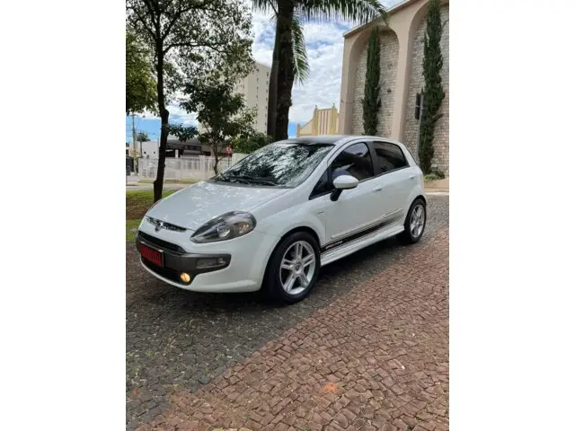 Carro Fiat Punto 2013 Sporting 1.8 16V Dualogic (Flex)