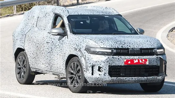 SUV com base no Renault Duster mostrou detalhes do seu interior