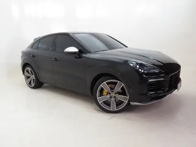 Carro Porsche Cayenne Coupé 2023 3.0 V6 462cv (Híbrido)
