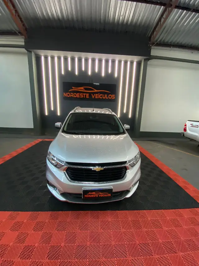 Carro Chevrolet Spin 2023 Premier 1.8 (Aut.)